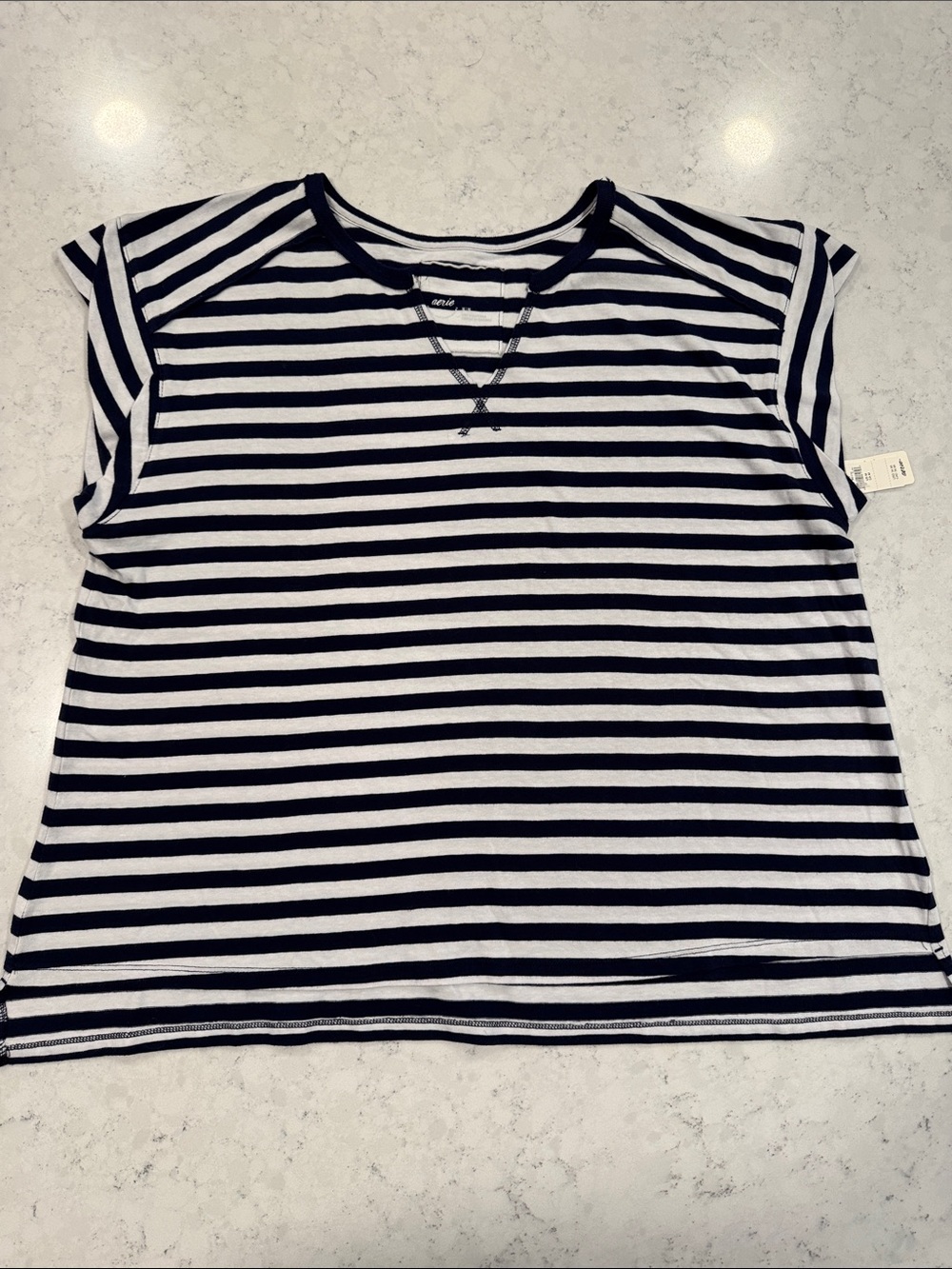 NWT AERIE Striped Navy & White Short Sleeve Women’s Medium (L/XL) V-neck Shirt